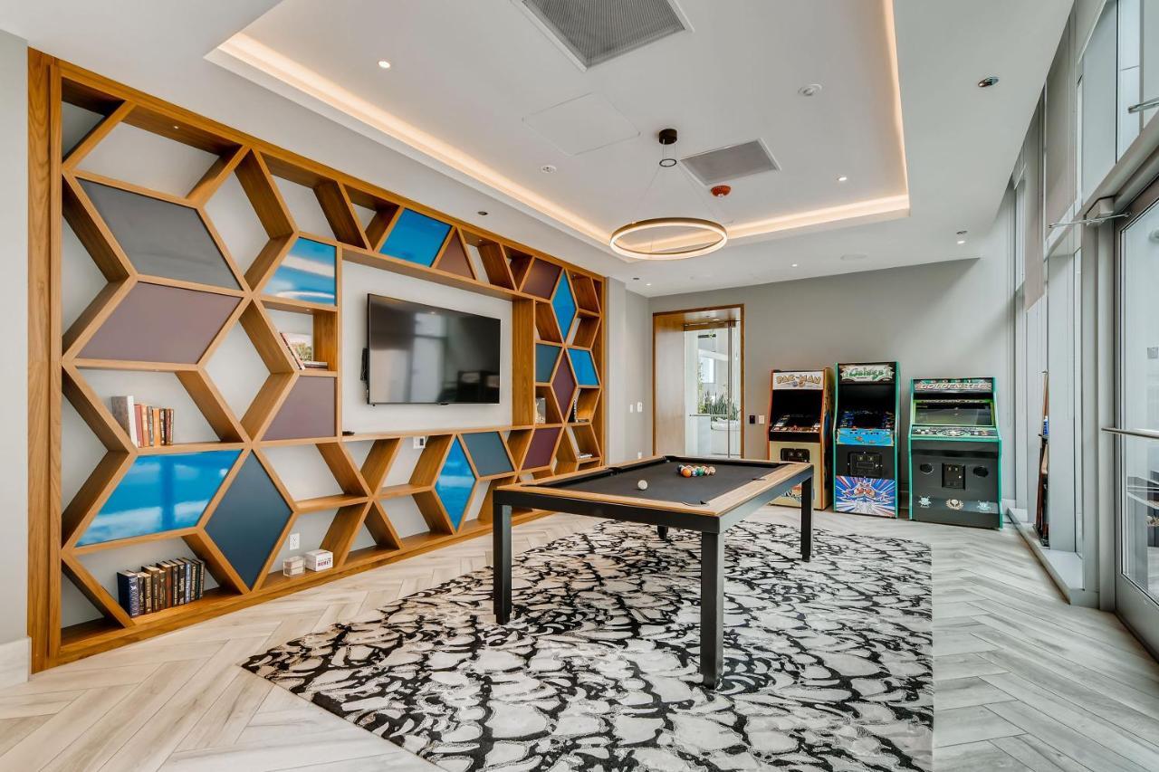 Aparthotel Sentral Michigan Avenue Chicago Exterior foto The game room at the 2018 Student Union