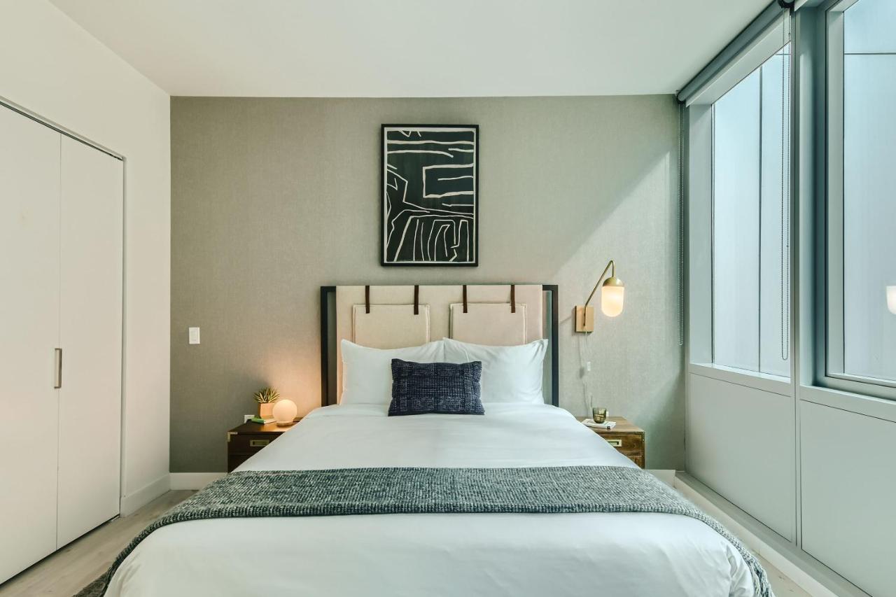 Aparthotel Sentral Michigan Avenue Chicago Exterior foto A bedroom at the hotel