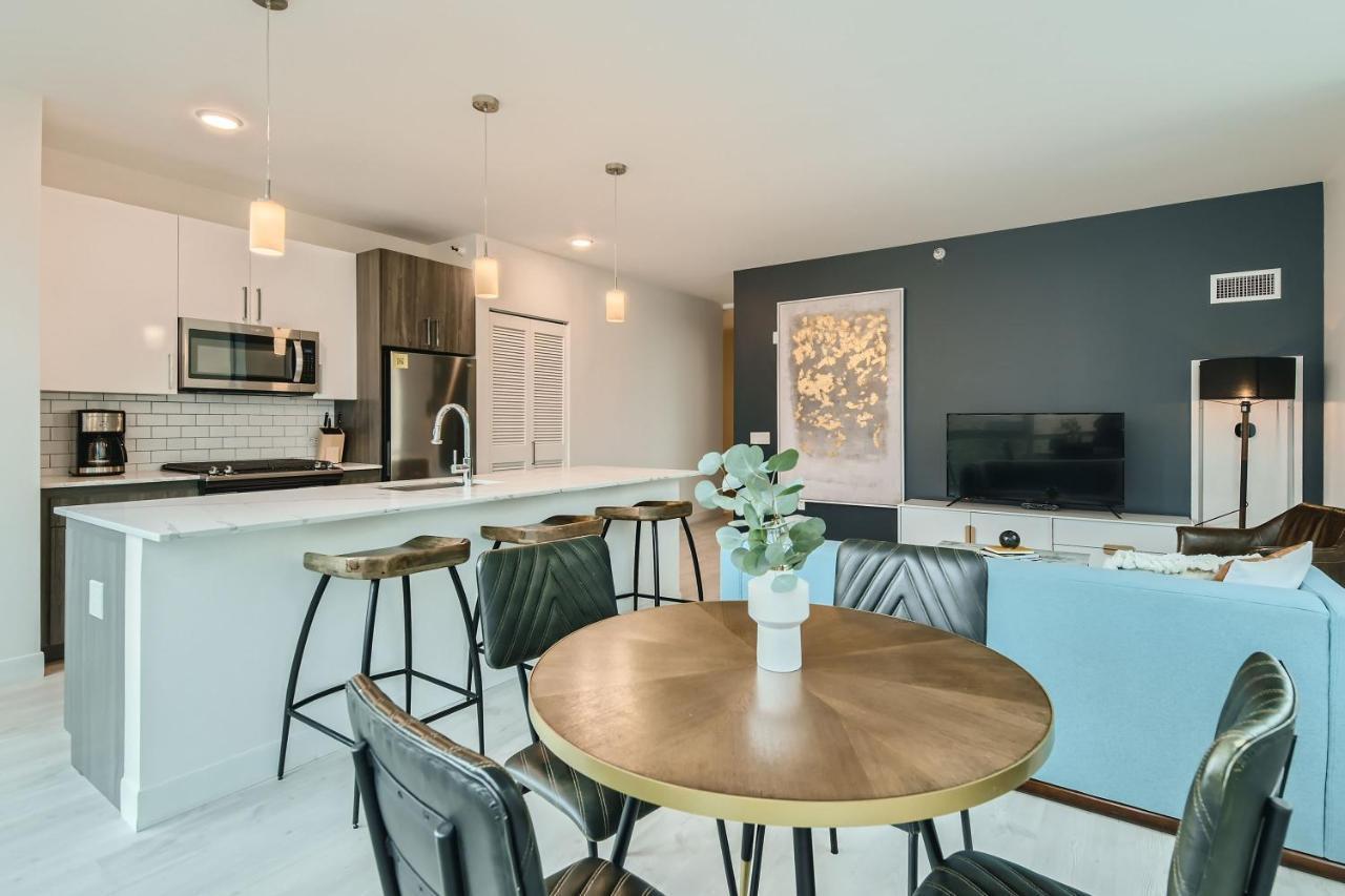 Aparthotel Sentral Michigan Avenue Chicago Exterior foto A staged home for sale in the United States